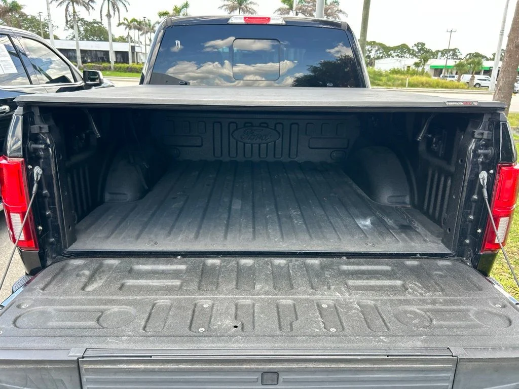 Used 2019 Black Metallic Ford Platinum image 52