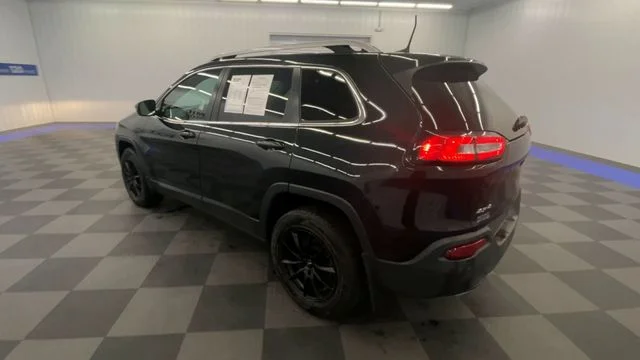 Used 2016 Brilliant Black Crystal Pearlcoat Jeep Latitude image 6