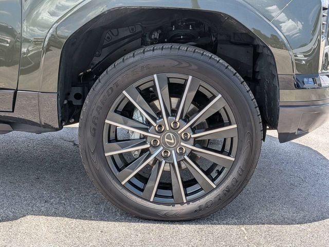 Used 2024 Green Lexus 550 Luxury+ image 11