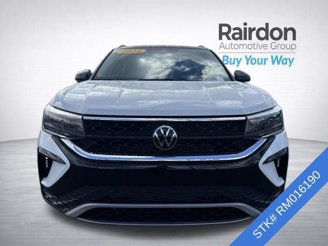 Used 2024  Volkswagen SE image 2