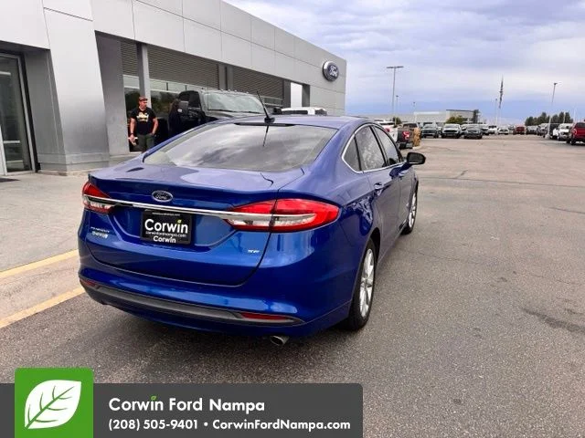 Used 2018 Blue Ford SE Luxury image 9