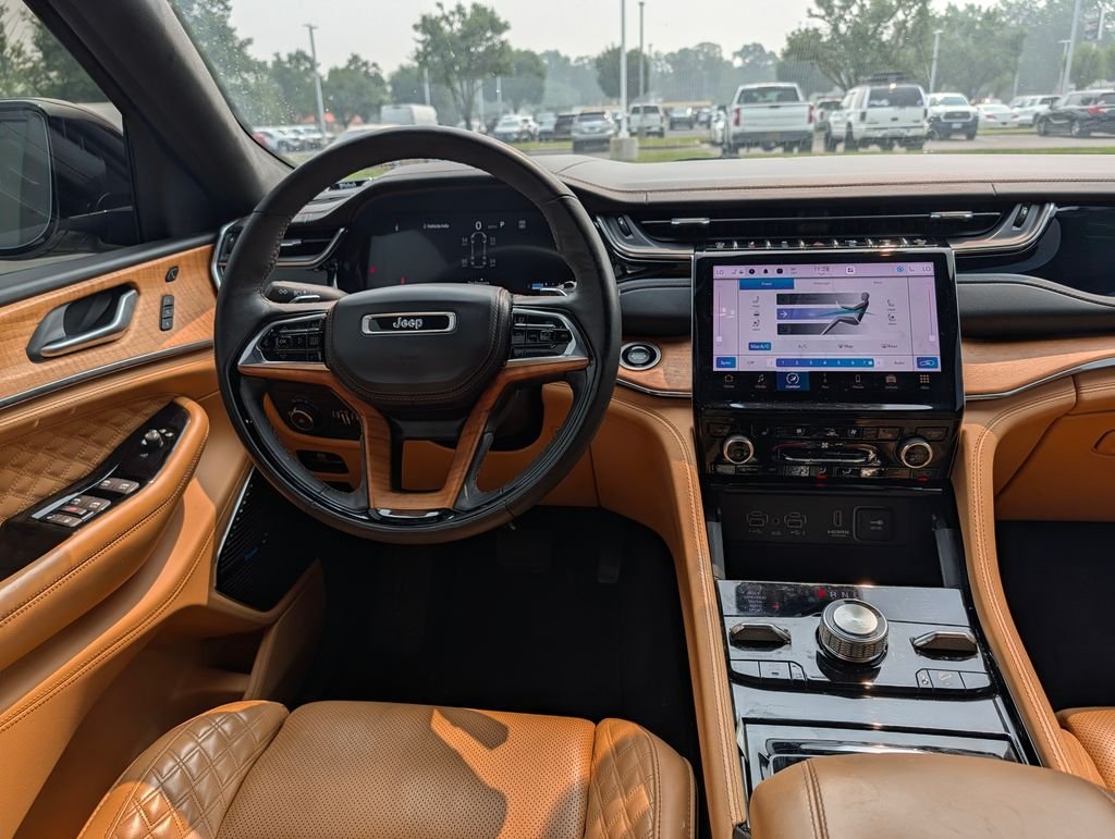 Used 2023 White Jeep Summit image 3