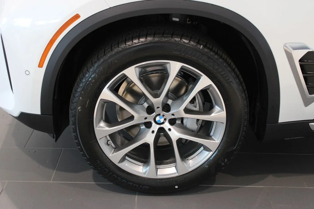 New 2026 Mineral White Metallic BMW xDrive40i image 27