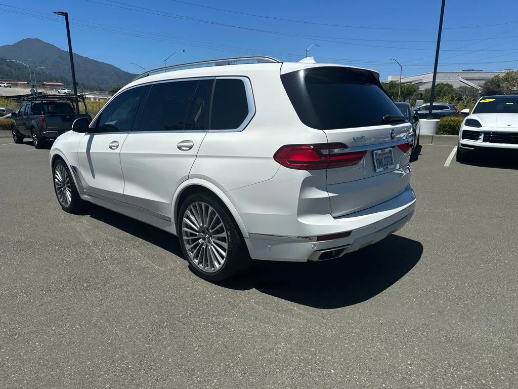 Used 2021 White BMW xDrive40i image 3