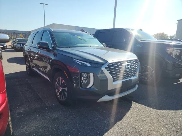 Used 2022 Green Hyundai SEL image 1