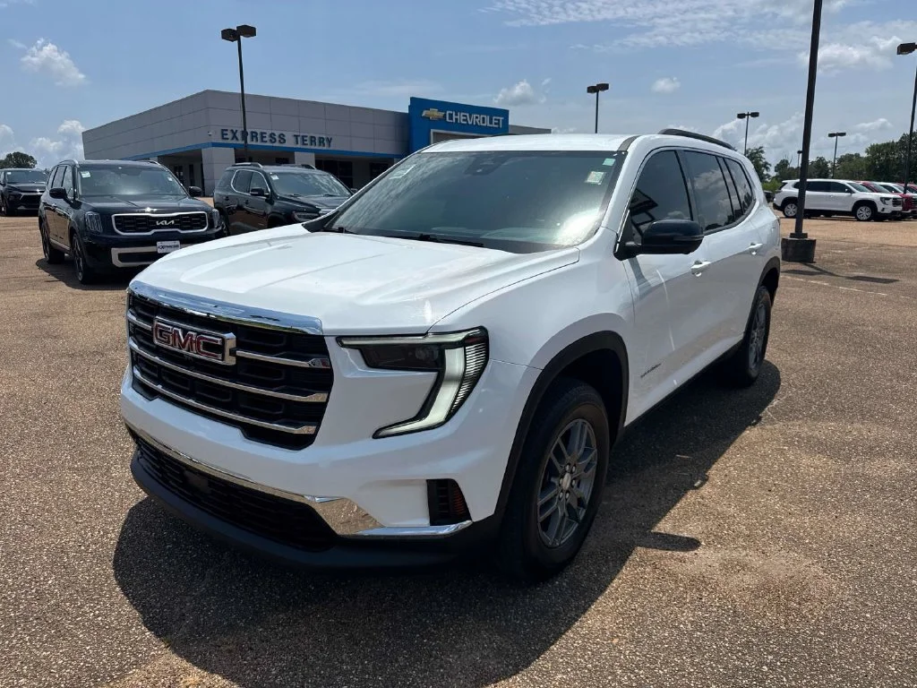 Used 2025 White GMC Elevation image 3