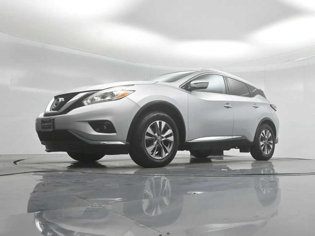 Used 2016 Silver Nissan SL image 40
