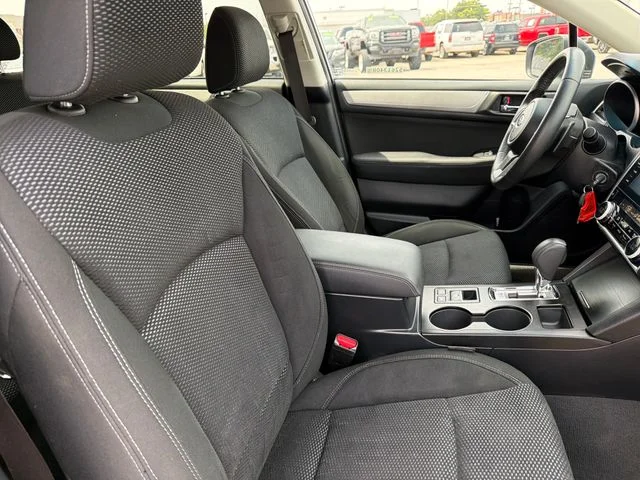 Used 2018 Blue Subaru 2.5i Premium image 25