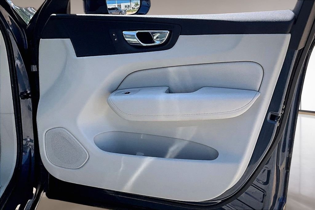 Used 2019 Blue Volvo T5 Momentum image 19