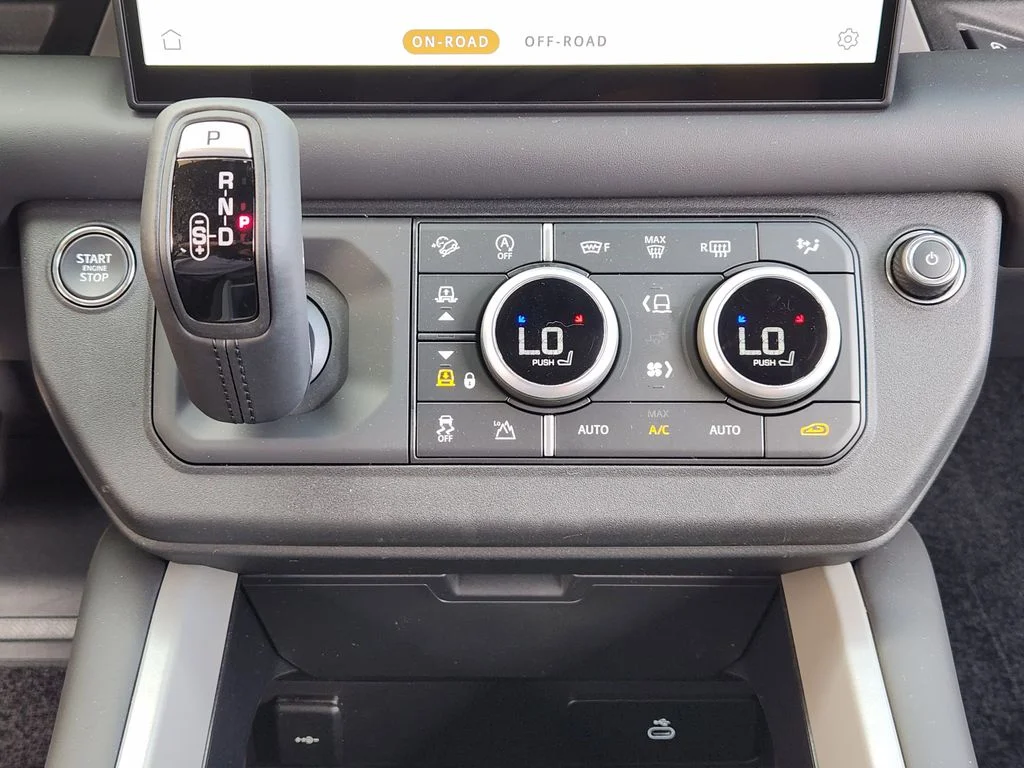 2025 Land Rover Defender V8 - Photo 14