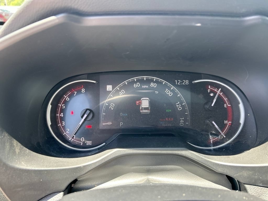 Used 2023 White Toyota XLE Premium image 5