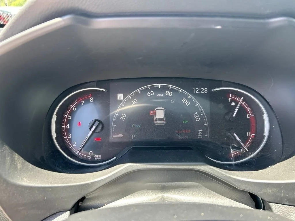 Used 2023 White Toyota XLE Premium image 5