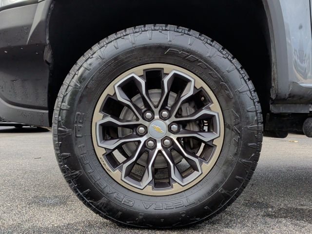 Used 2018 Gray Chevrolet ZR2 image 9
