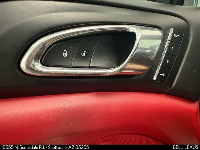 Used 2018  Porsche Base image 17