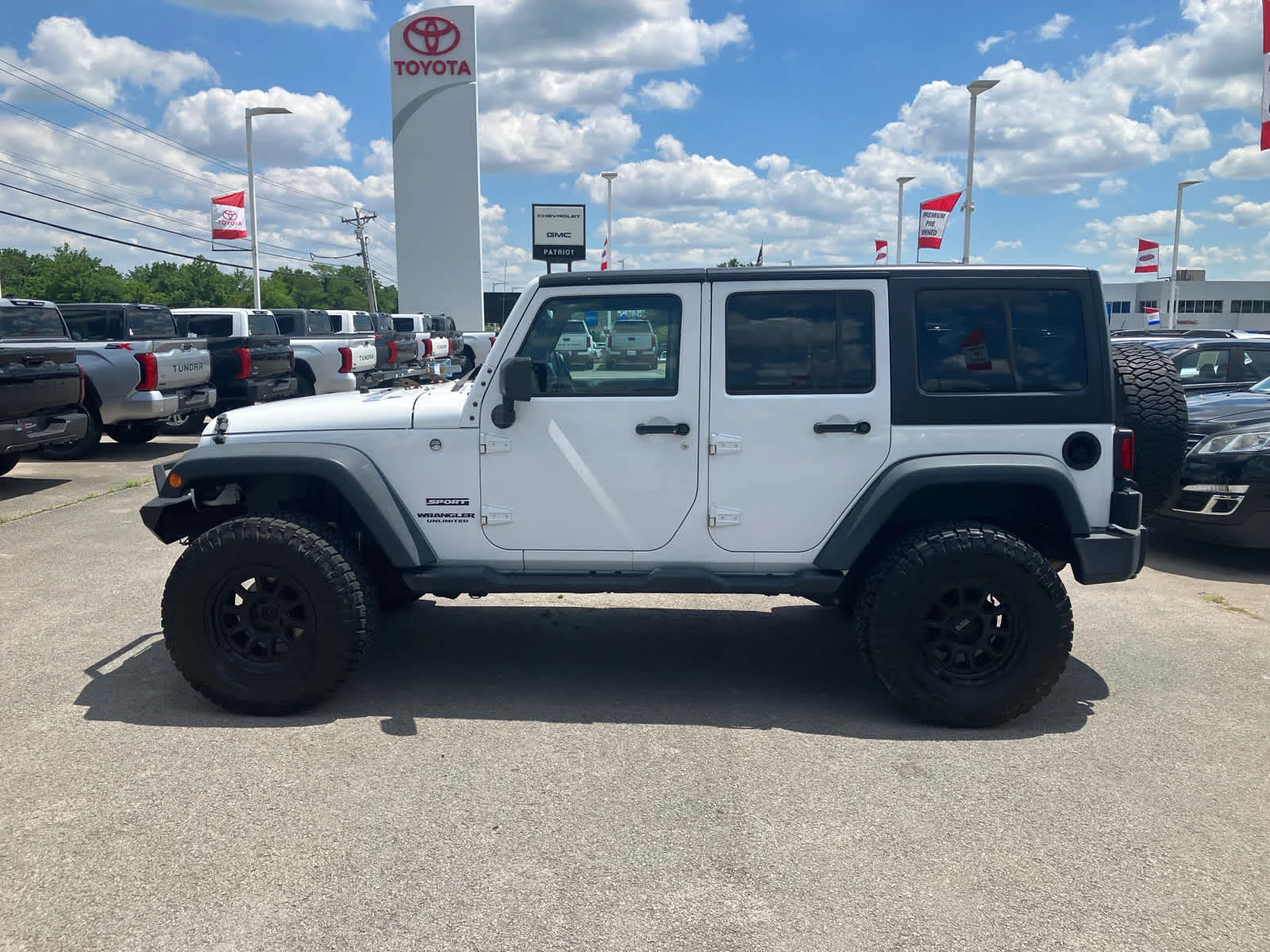 Used 2016 Bright White Clearcoat Jeep Sport image 4