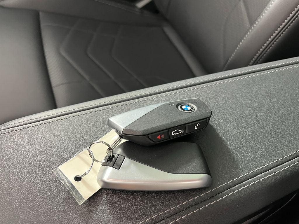 Used 2024 White BMW xDrive28i image 29