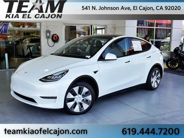 Used 2022  Tesla Long Range image 1