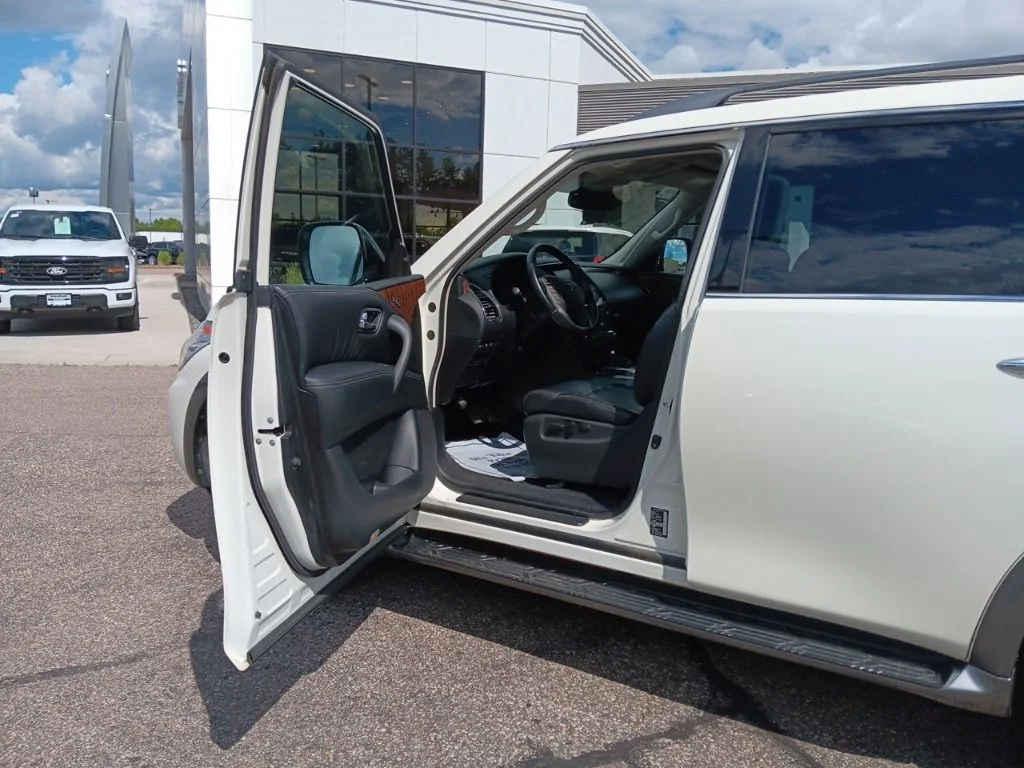 Used 2018 Pearl White Nissan SV image 14