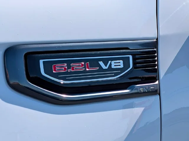 Used 2023 White GMC AT4 image 28