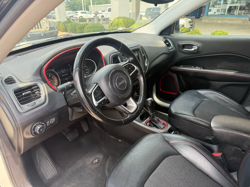 Used 2020 White Clearcoat Jeep Trailhawk image 2