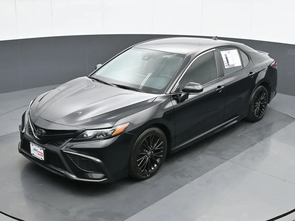 Used 2022 Black Toyota SE Nightshade image 17