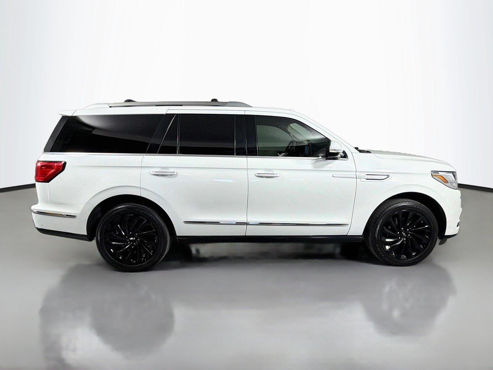 Used 2020 Pristine White Lincoln Reserve image 4