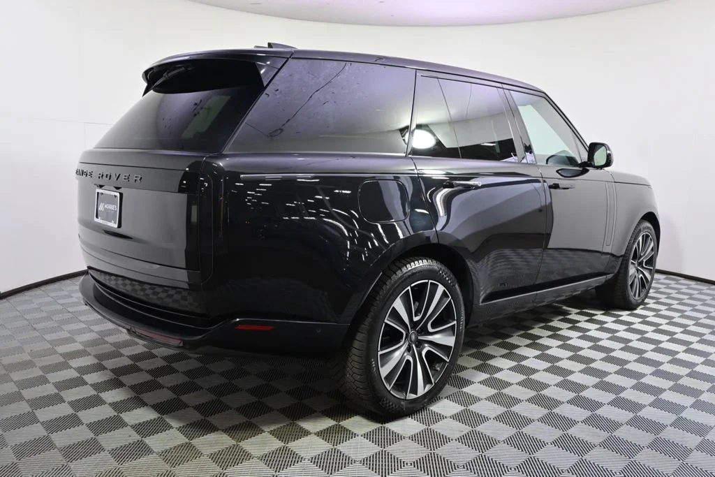 Used 2025 Santorini Black Metallic Land Rover SE image 7