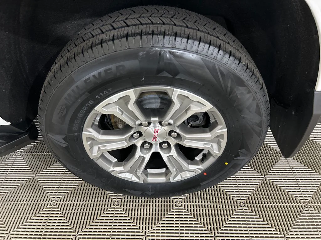 Used 2022 White GMC SLE image 10