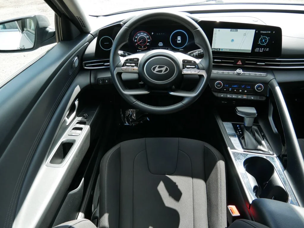 Certified Used 2025  Hyundai SEL Convenience image 12