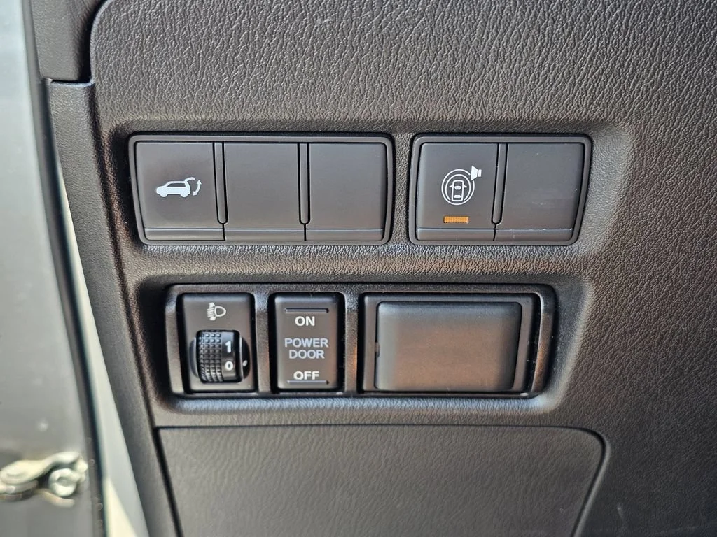 Used 2018 Gun Metallic Nissan SL image 54