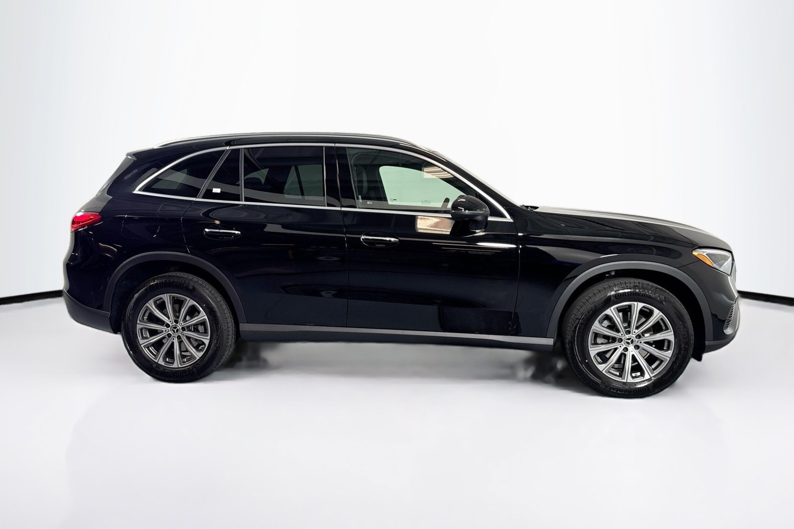 New 2026 Black Mercedes-Benz GLC 300 image 4