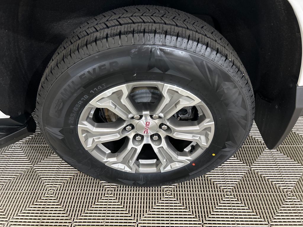 Used 2022 White GMC SLE image 10