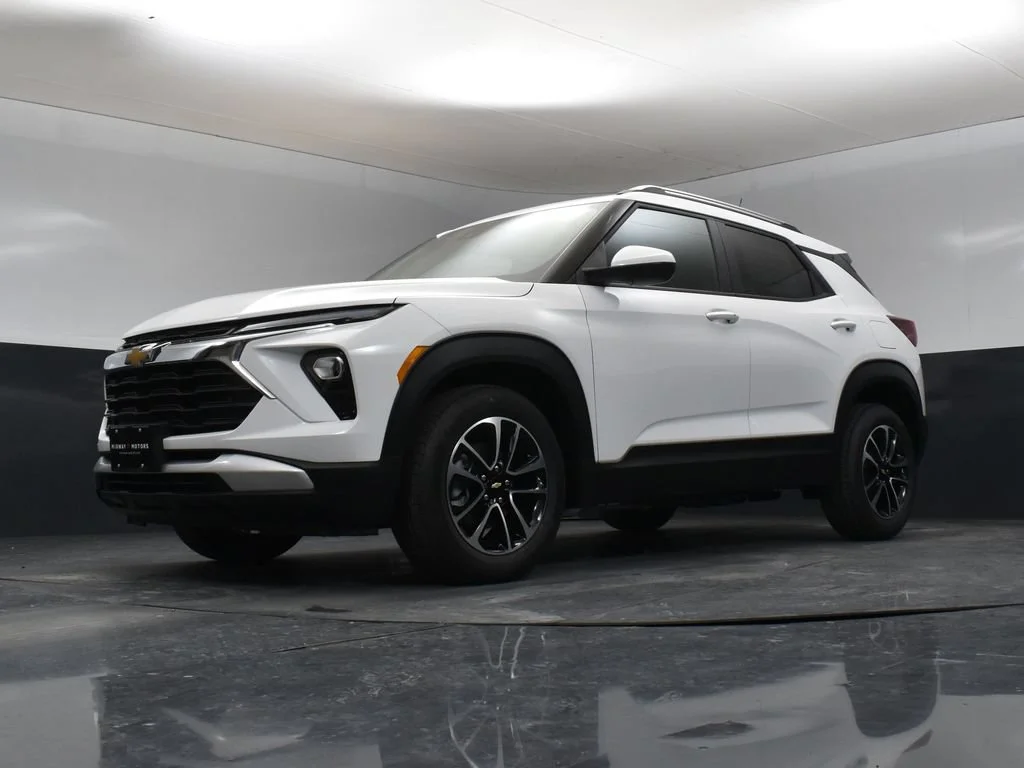 New 2026 Summit White Chevrolet LT image 30