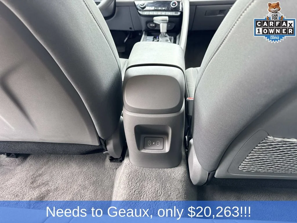 Used 2025 Silver Hyundai SEL Convenience image 32