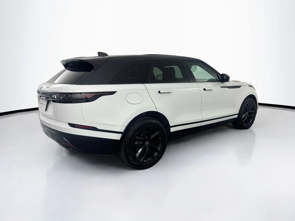 Certified Used 2025 White Land Rover Dynamic SE image 5