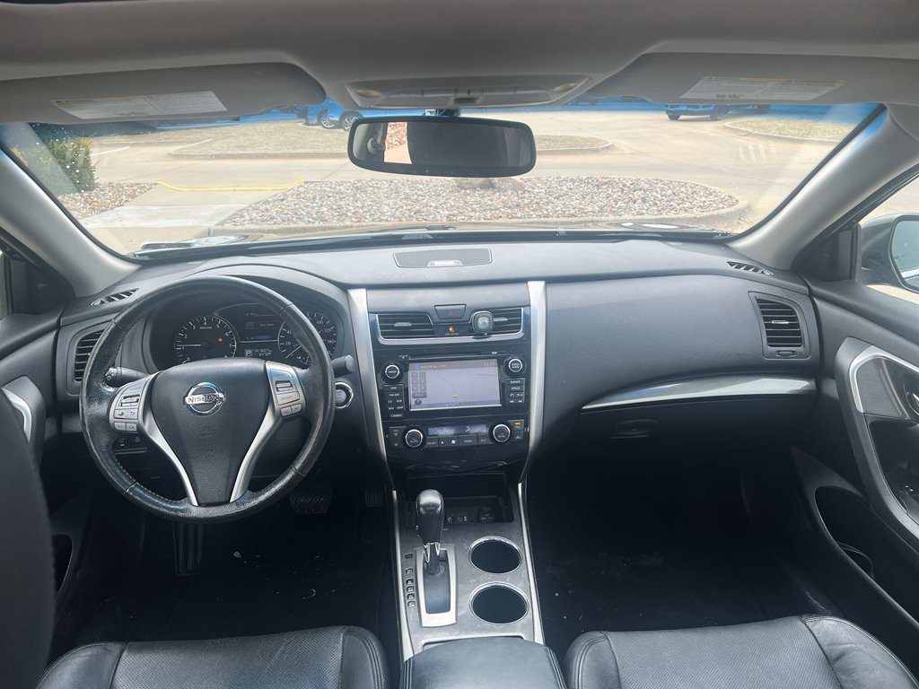 Used 2014 Nissan Altima SL with VIN 1N4AL3AP9EN372266 for sale in Pella, IA