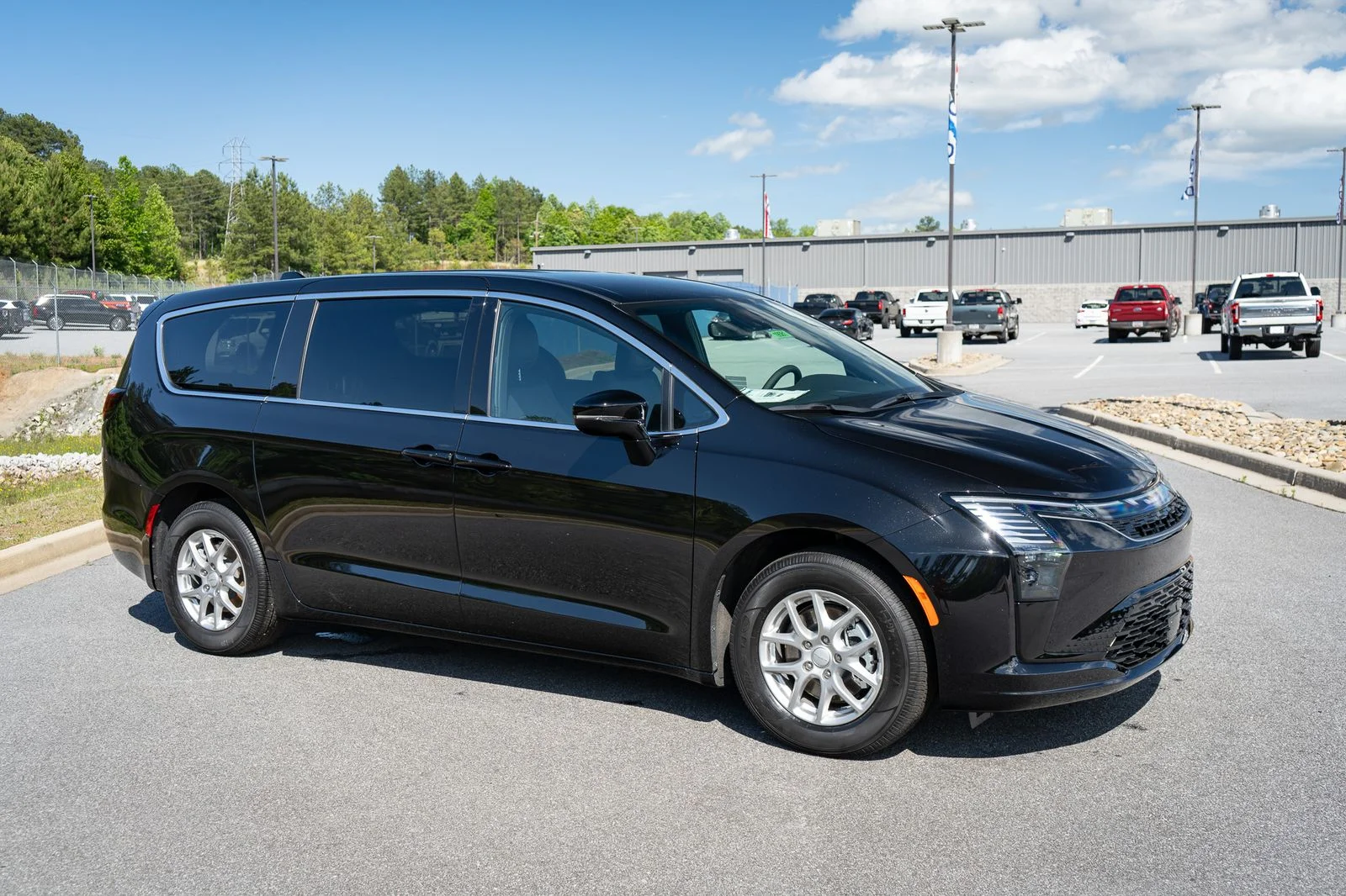 New 2027 Diamond Black Crystal Pearl-Coat Exterior Paint Chrysler Select image 12