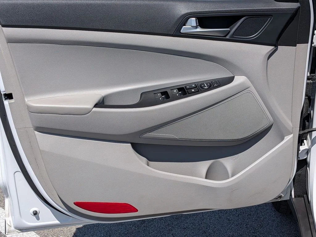 Used 2019 White Hyundai Value image 12
