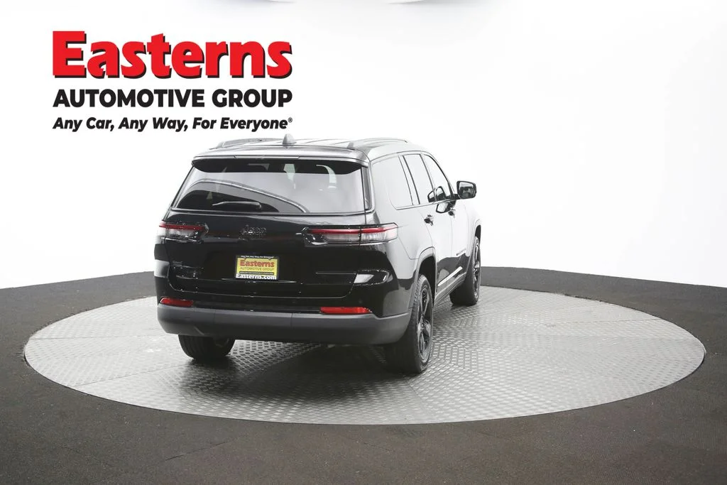 Used 2023 Black Jeep Altitude image 40