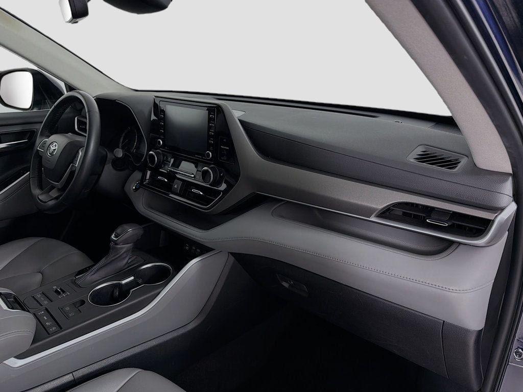 Used 2022 Blueprint Toyota XLE AWD image 31