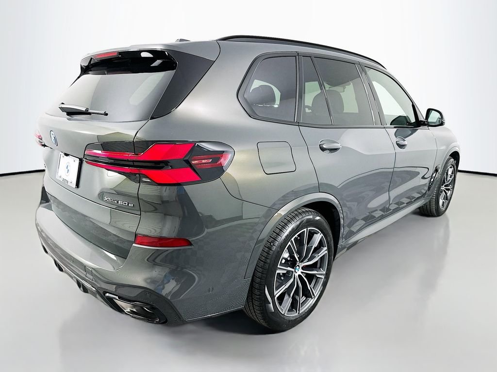 New 2026 Dravit Grey Metallic BMW xDrive50e image 5