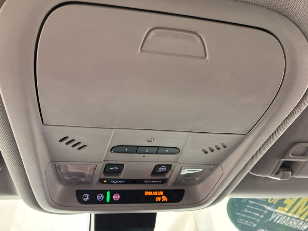 Used 2020 White Chevrolet LT image 27