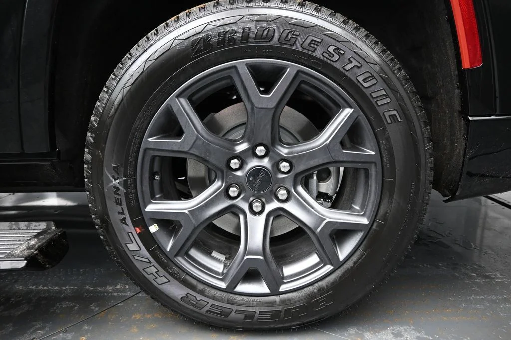 New 2026 High Gloss Black Exterior Paint Jeep Limited Altitude image 9