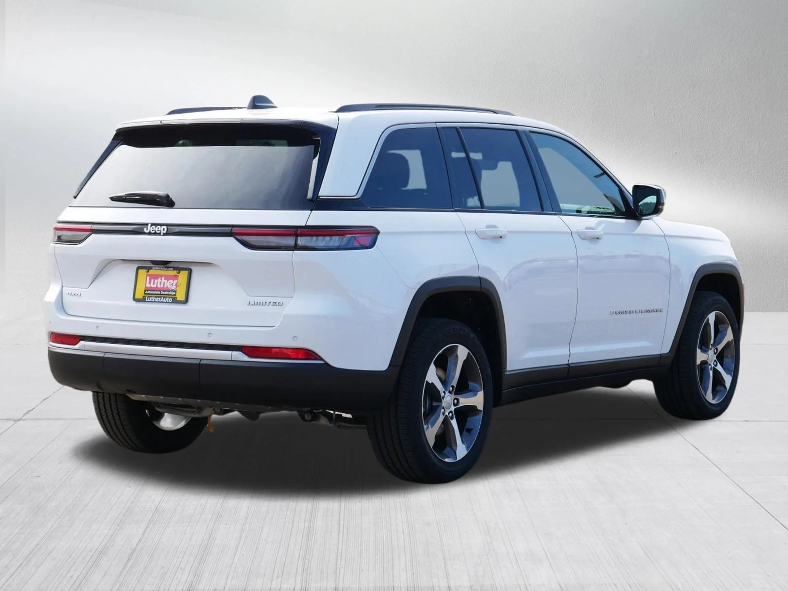 New 2026 Bright White Clear-Coat Exterior Paint Jeep Limited image 2