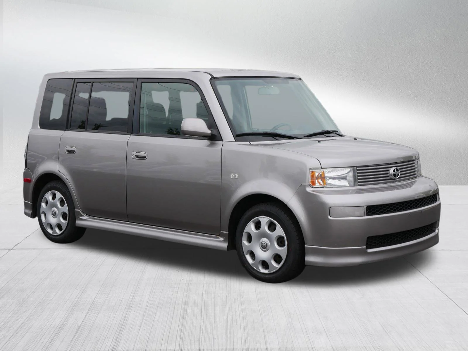 2005 Scion xB 4AT's photo