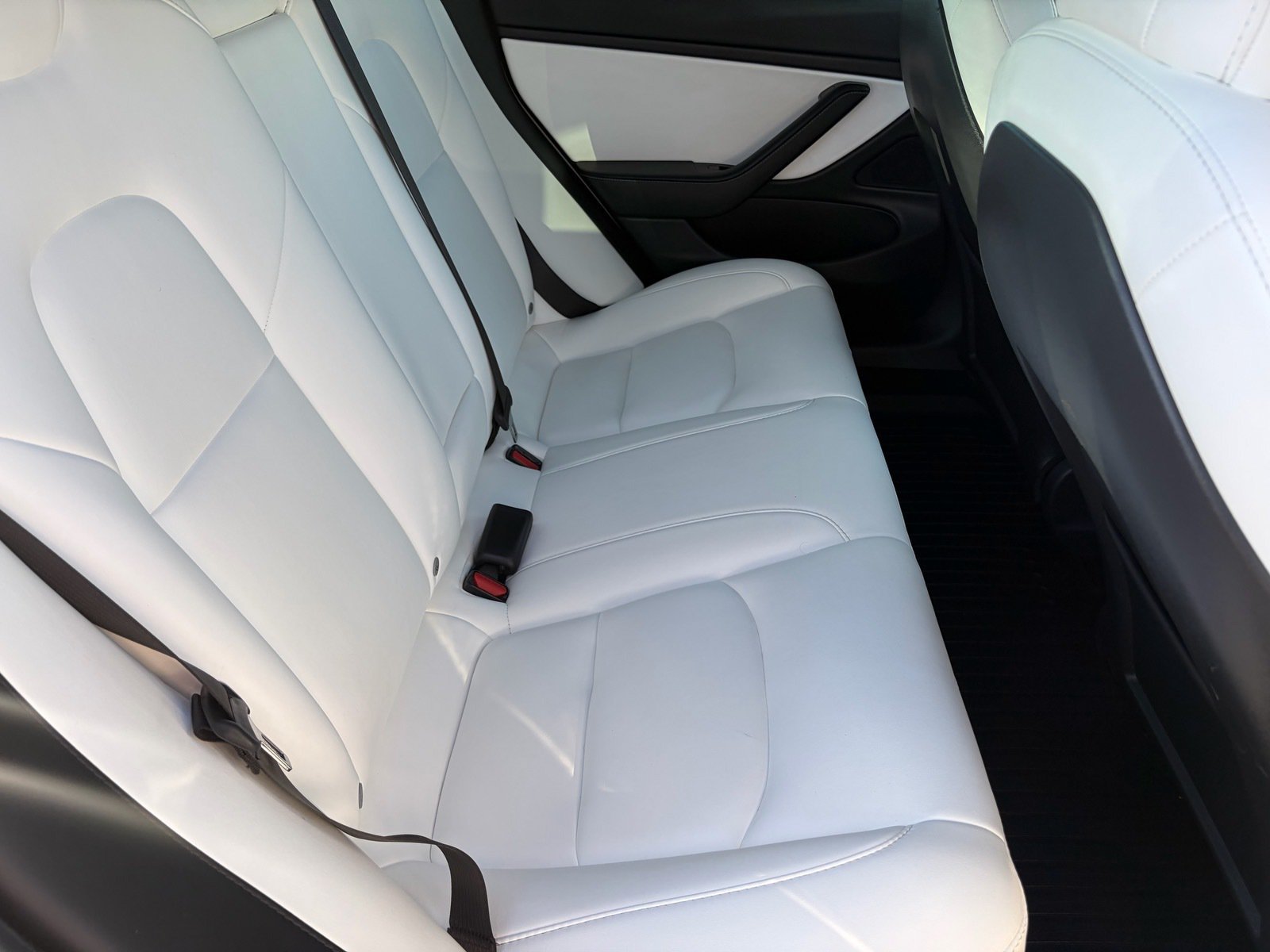 Used 2021  Tesla Standard Range Plus image 28
