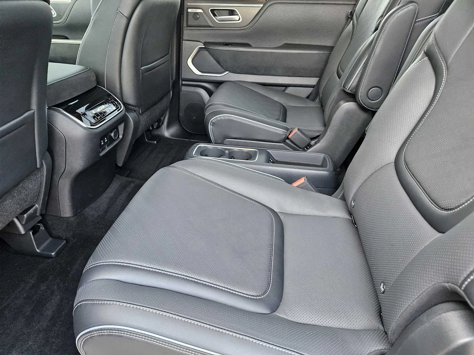 New 2027 RADIANT WHITE INFINITI Sport 4WD image 21