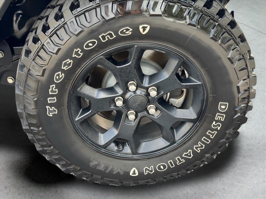 Used 2021  JEEP SPORT image 18