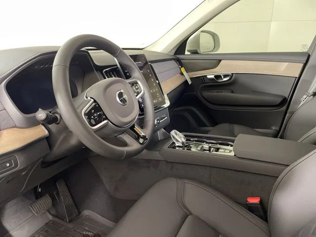 2025 Volvo XC90 Plus - Photo 19