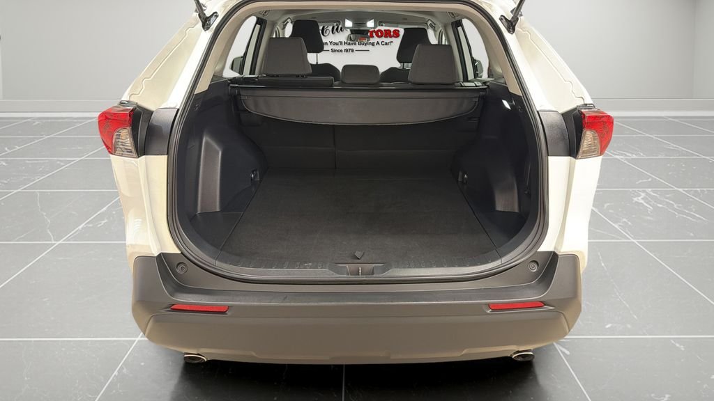 Used 2025 White Toyota XLE image 23